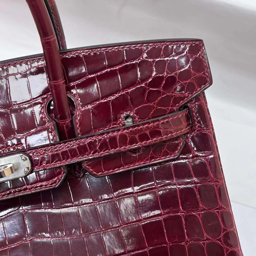 Hermès（爱马仕）Birkin 铂金包 亮面尼罗鳄鱼 Shiny Nilo Crocodile（御用原装进口Hcp鳄鱼皮）Ck57 波尔多酒红 银扣 25cm 全手工缝制 Phw