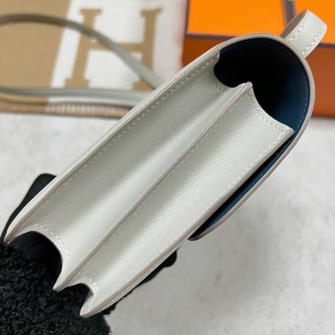 Hermès（爱马仕）Constance 空姐包 Swift Ck80 珍珠灰 内拼 1P 鸭子蓝 银扣 19cm Phw 全手工蜡线缝制