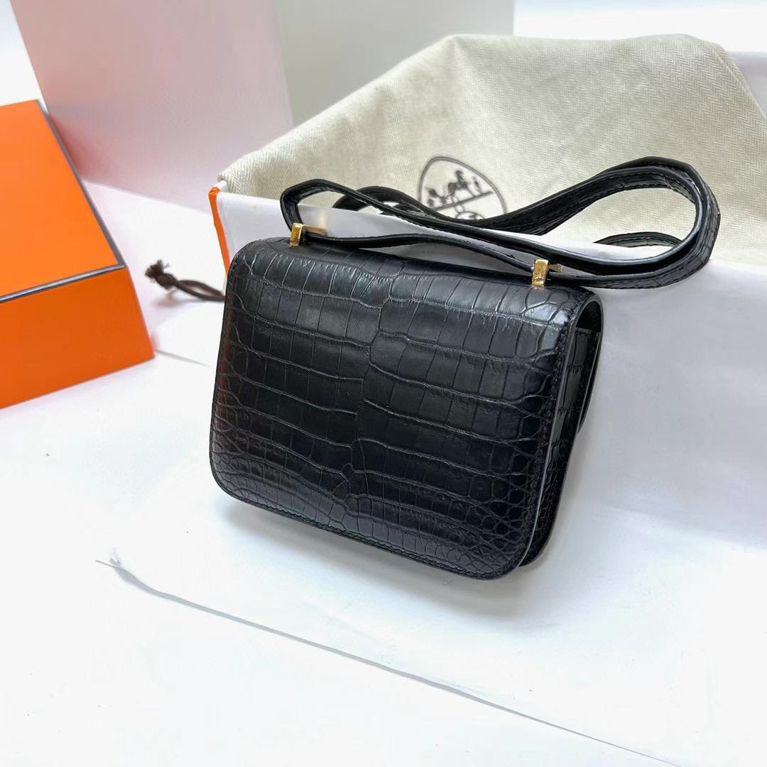 Hermès（爱马仕）Constance 空姐包 雾面美洲鳄鱼 matte alligator crocodile Ck89 黑色 金扣 14cm 全手工蜡线缝制