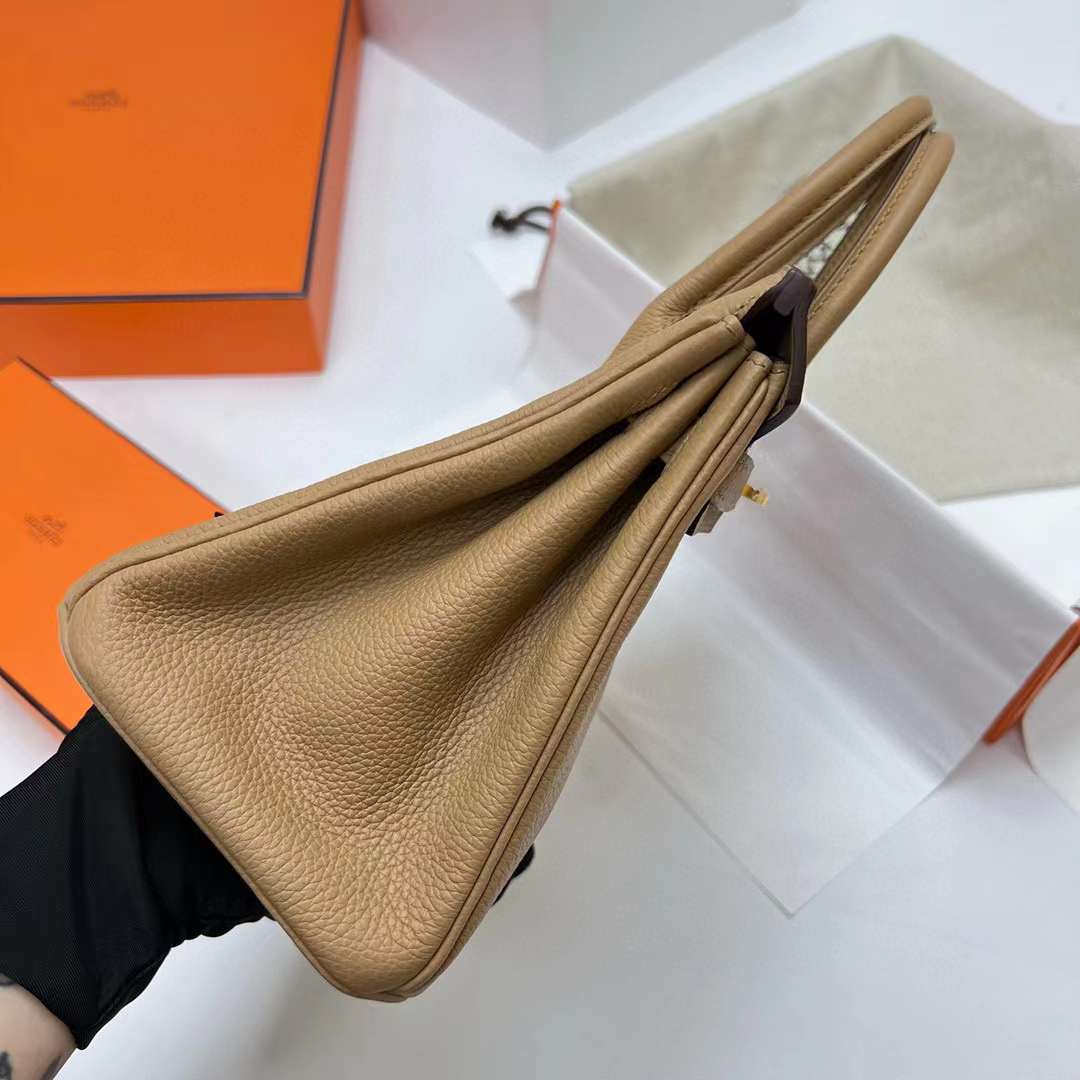 Hermès（爱马仕）Birkin 铂金包 Togo 0M 奶茶色 金扣 25cm 全手工蜡线缝制 Ghw