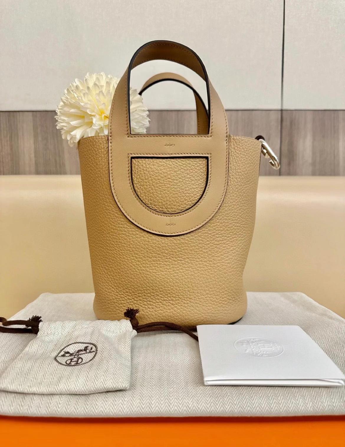 Hermès（爱马仕）新品 New In-the-loop 猪鼻子菜篮子 Togo 0M 奶茶色 银扣 18cm