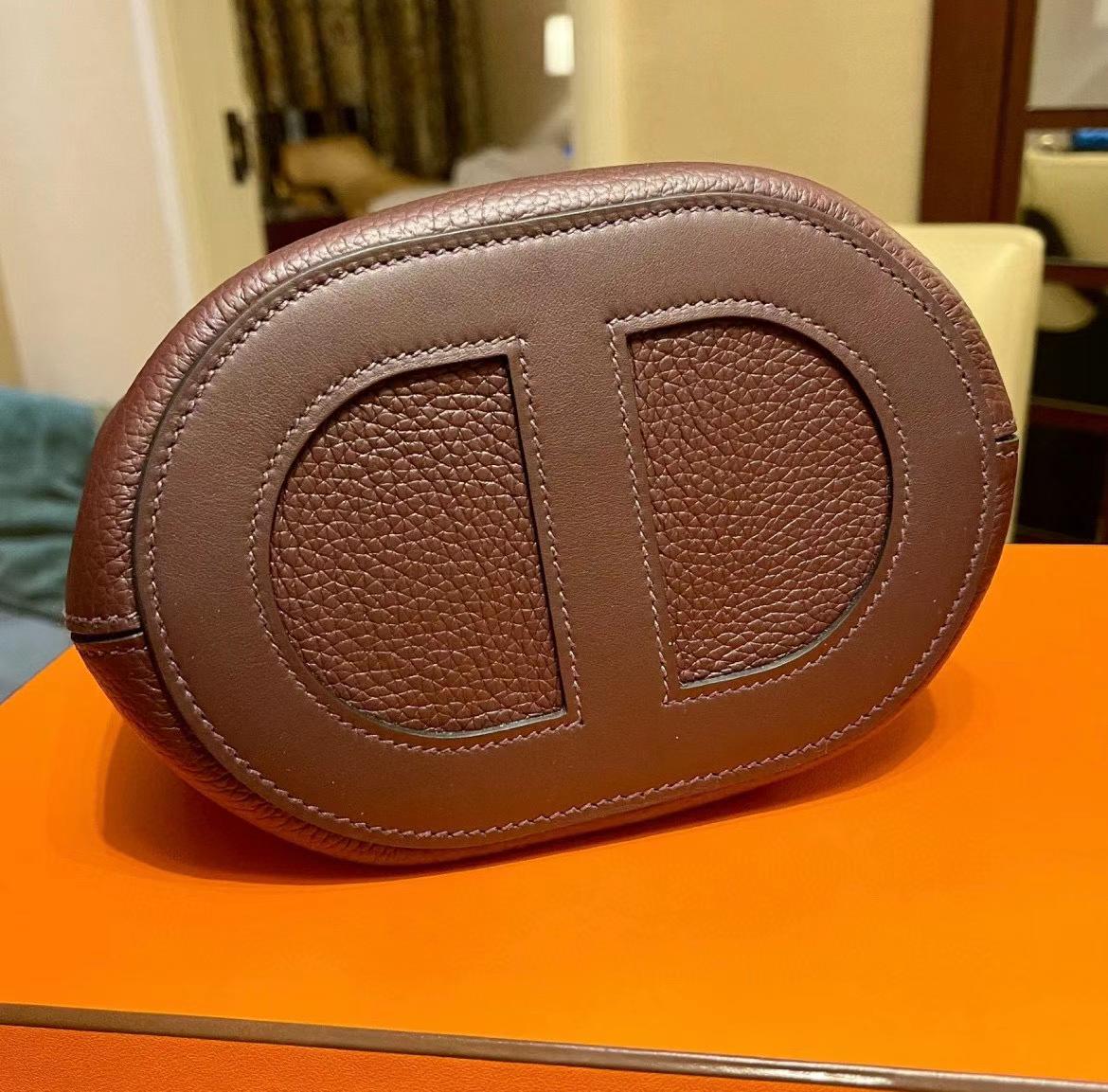 Hermès（爱马仕）新品 New In-the-loop 猪鼻子菜篮子 Togo 0G 马鞍红 金扣 18cm