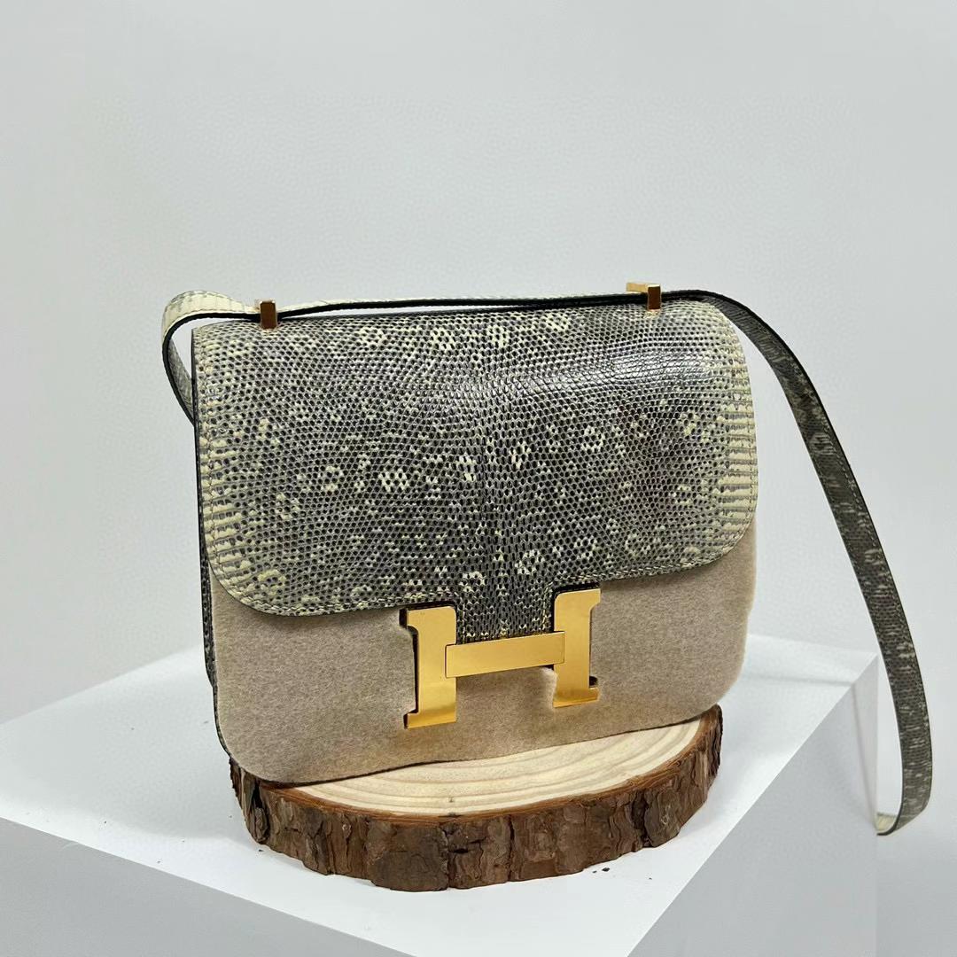 Hermès（爱马仕）Constance 空姐包 Lizard 亮面蜥蜴皮 01 自然色 雪花色 全手工蜡线缝制 金扣 19cm