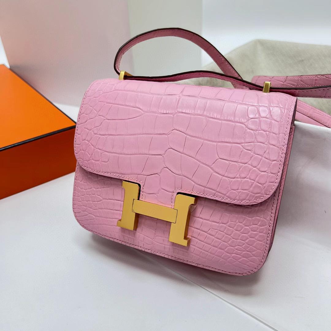 Hermès（爱马仕）Constance 空姐包 雾面美洲鳄鱼 matte alligator crocodile 3Q 新粉色 金扣 19cm 全手工蜡线缝制 Ghw