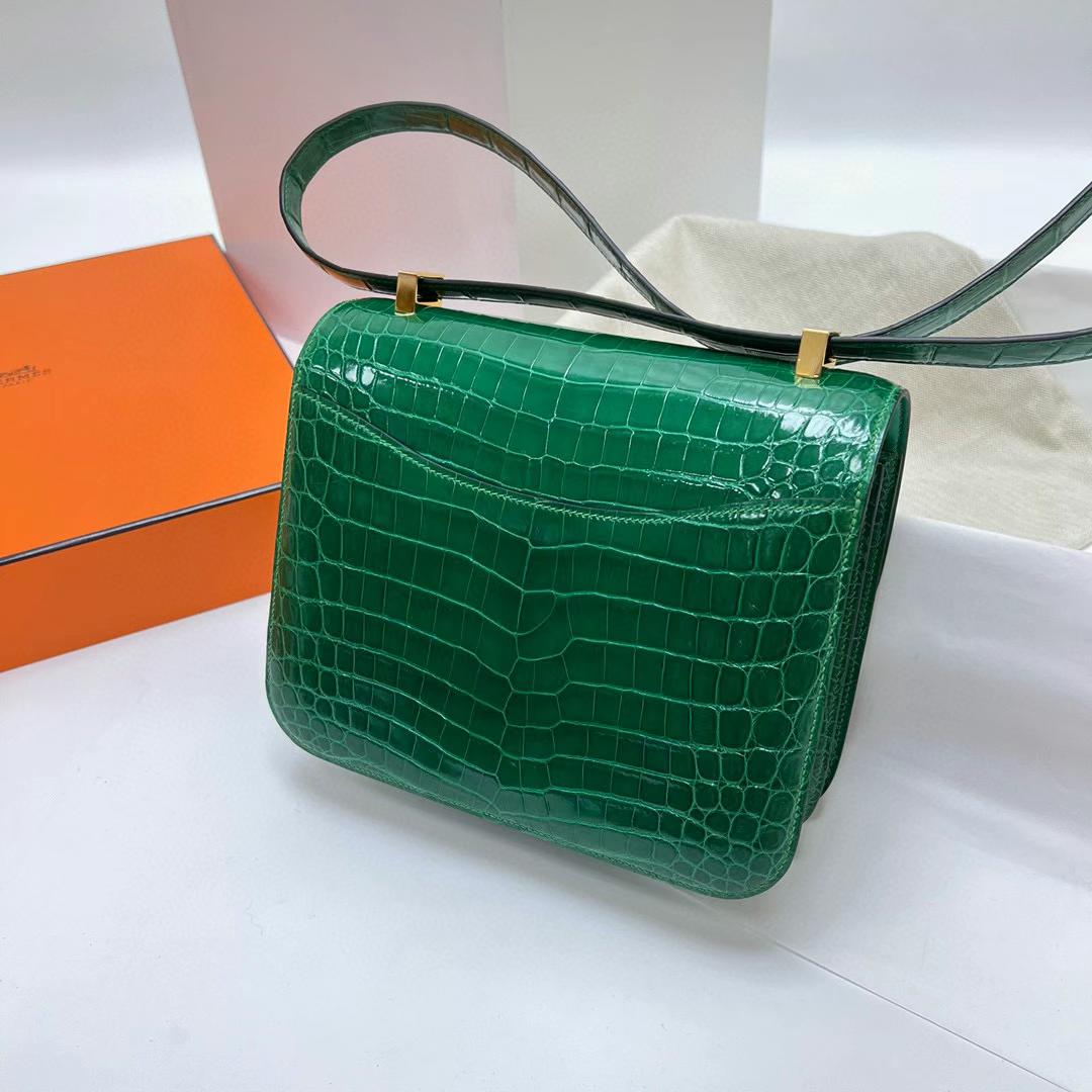 Hermès（爱马仕）Constance 空姐包 亮面美洲鳄鱼 shiny alligator crocodile 6Q 翡翠绿 金扣 19cm 全手工蜡线缝制 Ghw