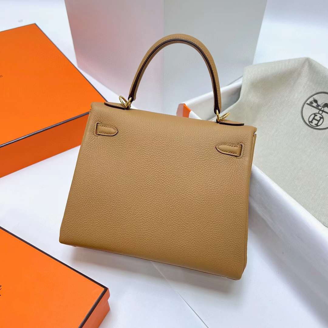 Hermès（爱马仕）Kelly 凯莉包 Togo皮 0M 奶茶色 金扣 25cm 全手工蜡线缝制 Ghw