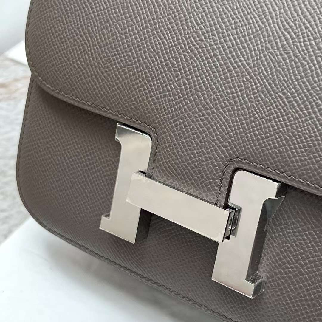 Hermès（爱马仕）Constance 康斯坦斯 Epsom 8F 锡器灰 银扣 19cm 全手工蜡线缝制 Phw