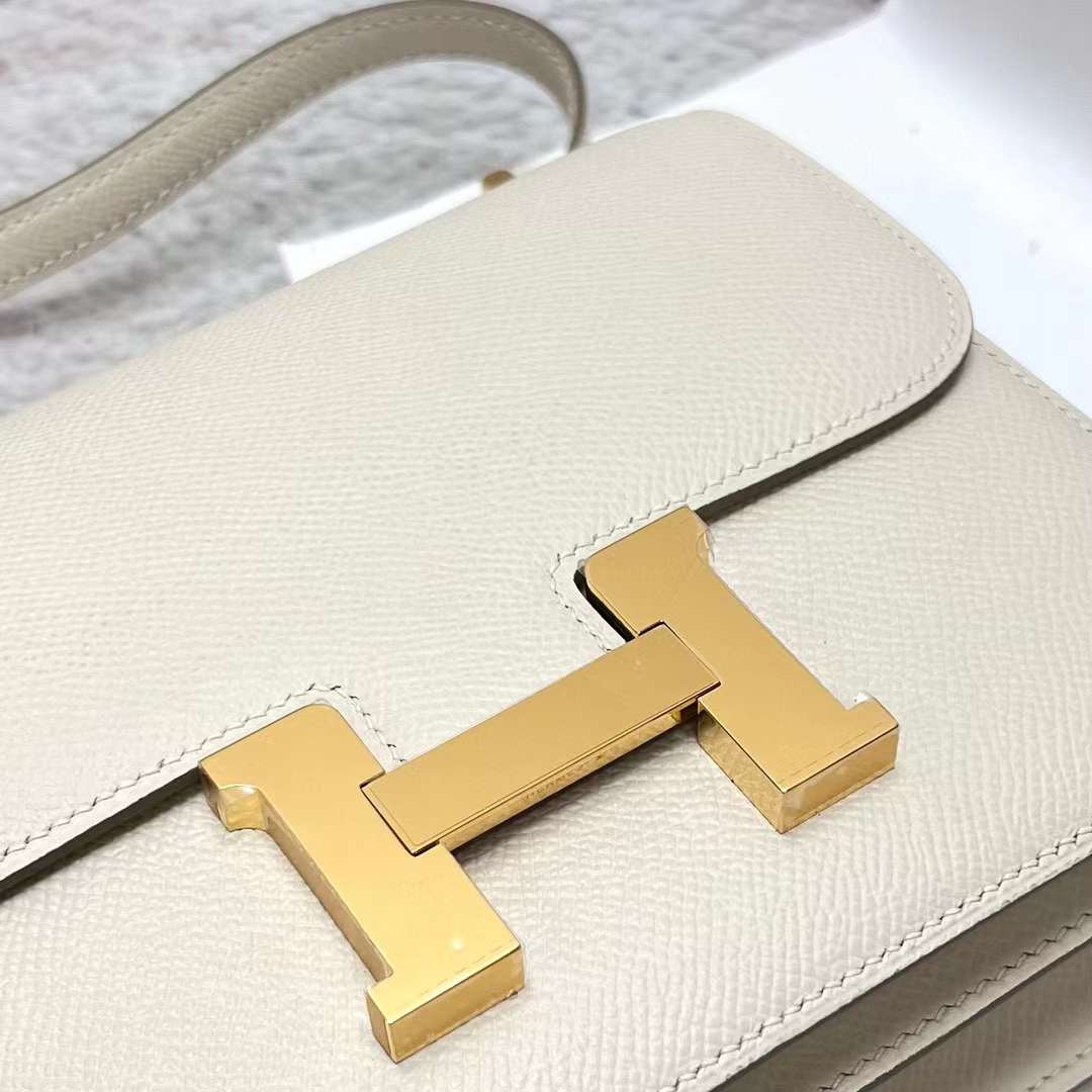 Hermès（爱马仕）Constance 康斯坦斯 19-1 Epsom Ck10 奶昔白 金扣 19cm 全手工蜡线缝制 Ghw