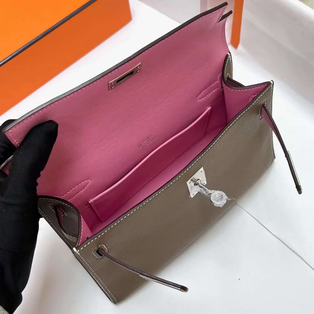 Hermès（爱马仕）Mini Kelly Pochette Swift Ck18 大象灰 内拼 5P 樱花粉 银扣 22cm 全手工蜡线缝制 phw