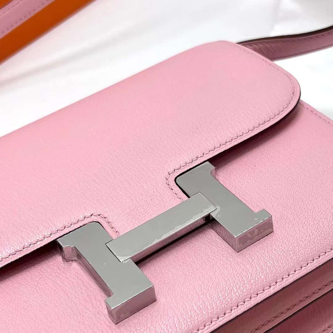 Hermès（爱马仕）Constance 空姐包 Chevre 进口山羊皮 3Q 新粉色 银扣 19cm 全手工蜡线缝制 Phw