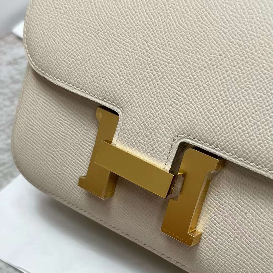 Hermès（爱马仕）Constance 空姐包 Epsom Ck10 奶昔白 金扣 19cm 全手工蜡线缝制 Ghw