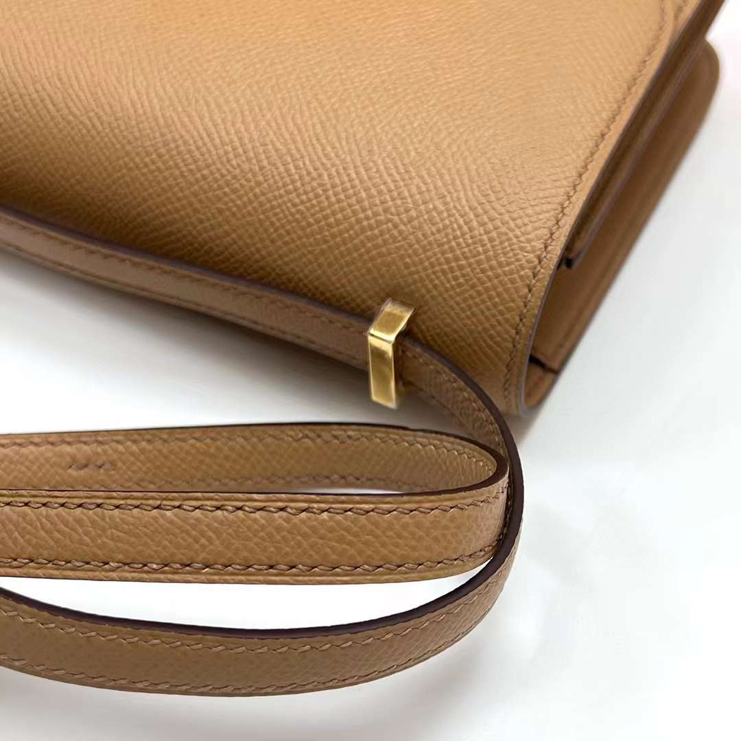 Hermès（爱马仕）Constance 空姐包 Epsom 0M 奶茶色 金扣 19cm 全手工蜡线缝制 Ghw