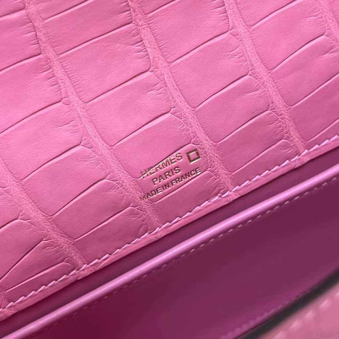Hermès（爱马仕）Mini Kelly Pochette 雾面美洲鳄鱼 Matte Alligator Crocodile 5P 樱花粉 金扣 22cm Ghw