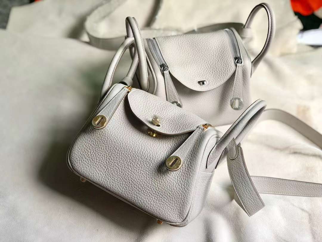Hermès（爱马仕）Mini Lindy 迷你琳迪包 Clemence 原厂进口大牛皮 Ck80 珍珠灰 金扣 19cm 全手工蜡线缝制 Ghw