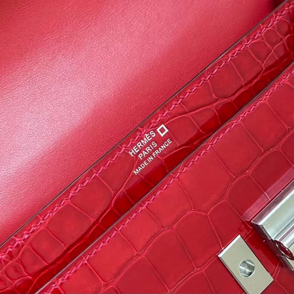 Hermès（爱马仕）Verrou 机枪包 亮面美洲鳄鱼 Ck95 法拉利红 银扣 17.5cm 全手工蜡线缝制 Phw
