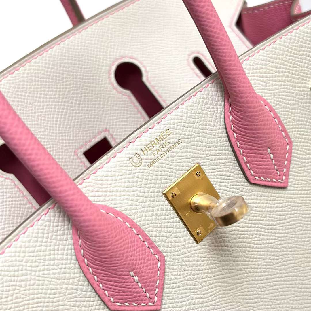 Hermès（爱马仕）Birkin 铂金包 Sellier Epsom Ck10 奶昔白 拼 1Q 奶昔粉 拉丝金扣 25cm 全手工蜡线缝制 Mghw