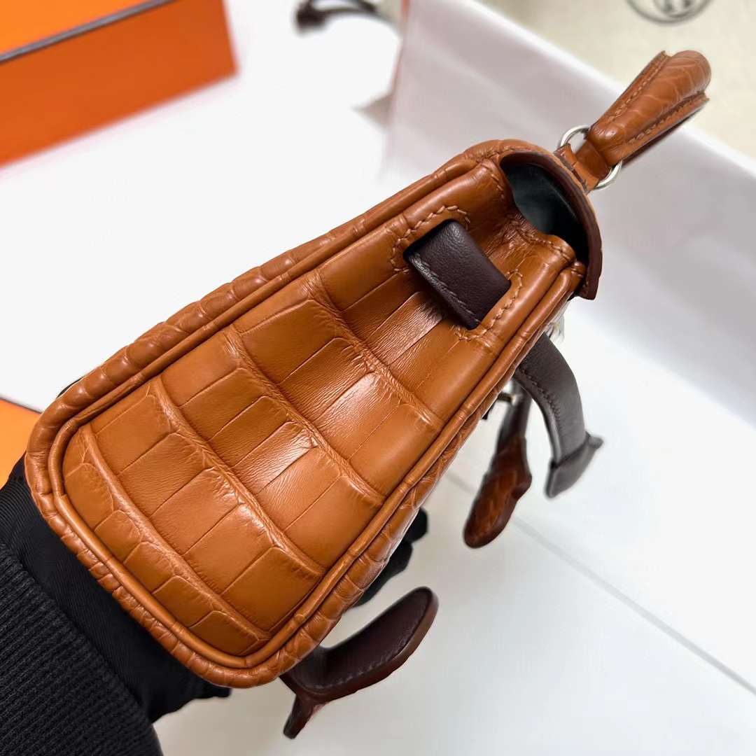 Hermès（爱马仕）Kelly doll 雾面美洲鳄鱼 Matte Alligator Crocodile 拼 Swift Ck37 金棕色 拼 乌木色 银扣 16cm Phw