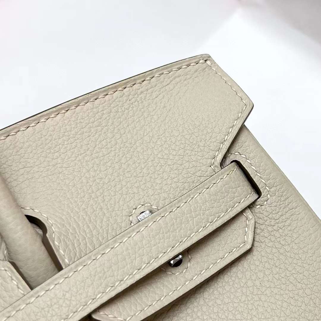 Hermès（爱马仕）Birkin 铂金包 Togo皮 Ck10 奶昔白 银扣 25cm 全手工蜡线缝制 Phw