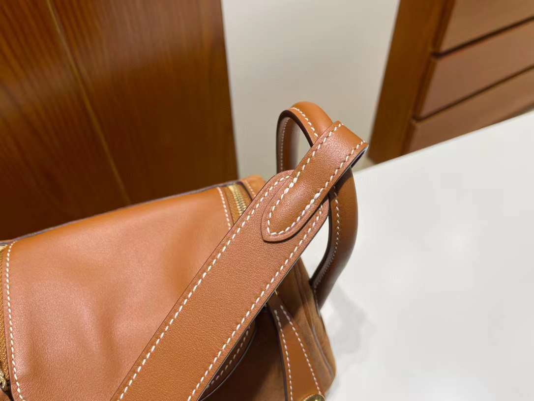 Hermès（爱马仕）Mini Lindy 迷你琳迪包 Suede 拼 Swift Ck37 金棕色 金扣 19cm 全手工蜡线缝制 Ghw