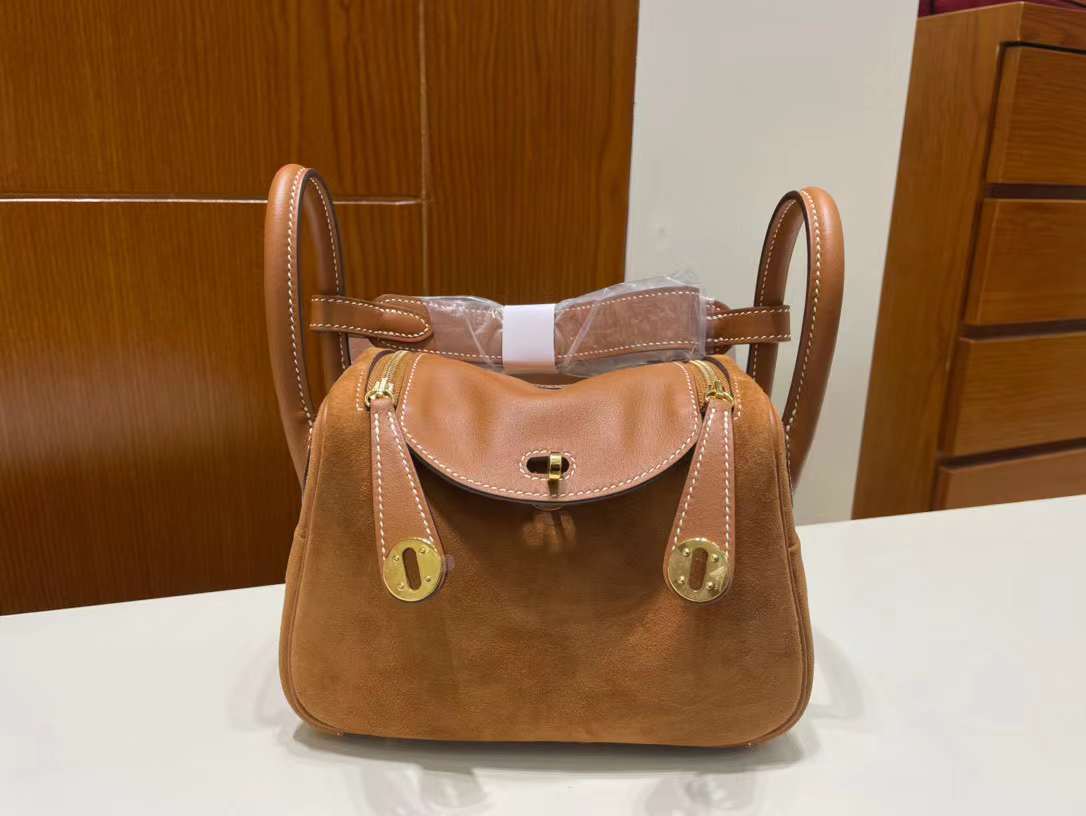 Hermès（爱马仕）Mini Lindy 迷你琳迪包 Suede 拼 Swift Ck37 金棕色 金扣 19cm 全手工蜡线缝制 Ghw