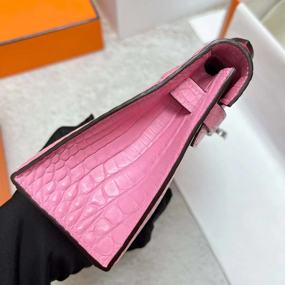 Hermès（爱马仕）Mini Kelly Pochette 雾面美洲鳄鱼皮 5P 樱花粉 银扣 22cm 全手工蜡线缝制 Phw