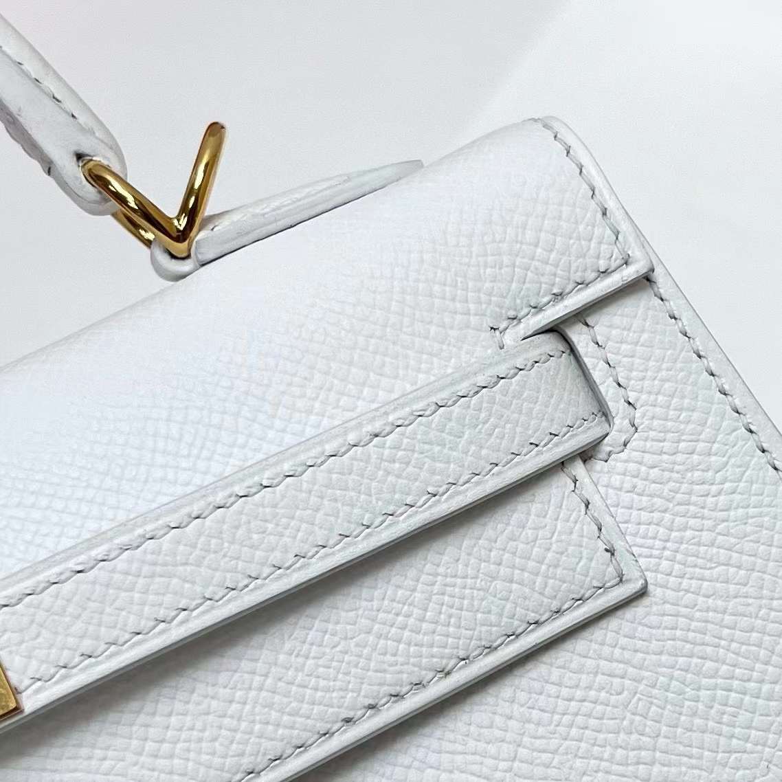 Hermès（爱马仕）Kelly 凯莉包 Epsom 01 纯白 金扣 25cm 全手工蜡线缝制 Ghw