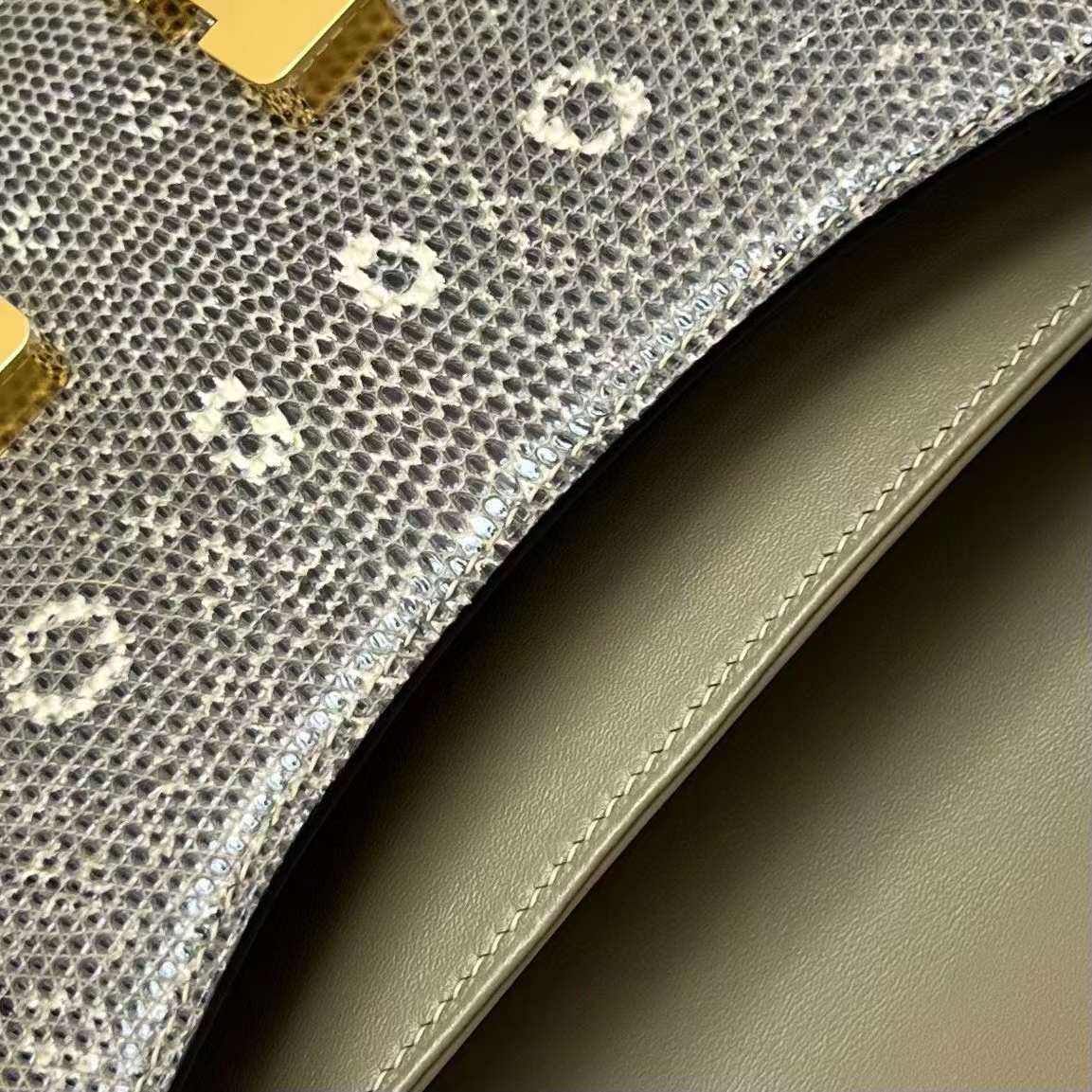Hermès（爱马仕）Constance 康康 Lizard 进口蜥蜴皮 自然色 金扣 19cm 全手工蜡线缝制 Ghw
