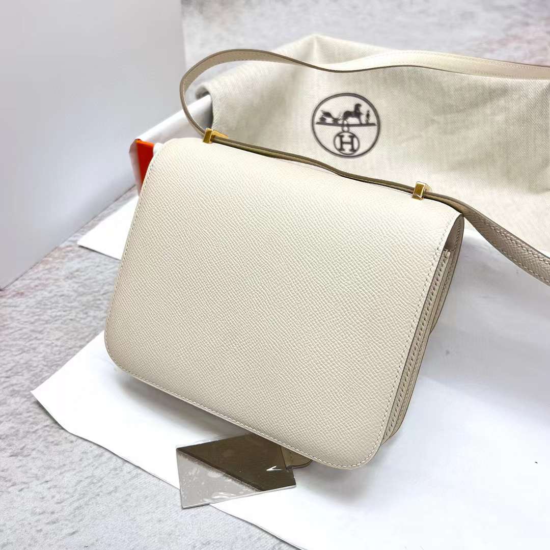 Hermès（爱马仕）Constance 康斯坦斯 19-1 Epsom Ck10 奶昔白 金扣 19cm 全手工蜡线缝制 Ghw