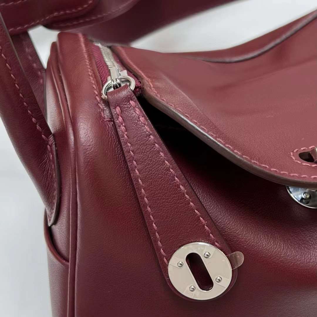 Hermès（爱马仕）Mini Lindy 迷你琳迪包 Swift Ck55 爱马仕红 银扣 19cm 全手工蜡线缝制 Phw