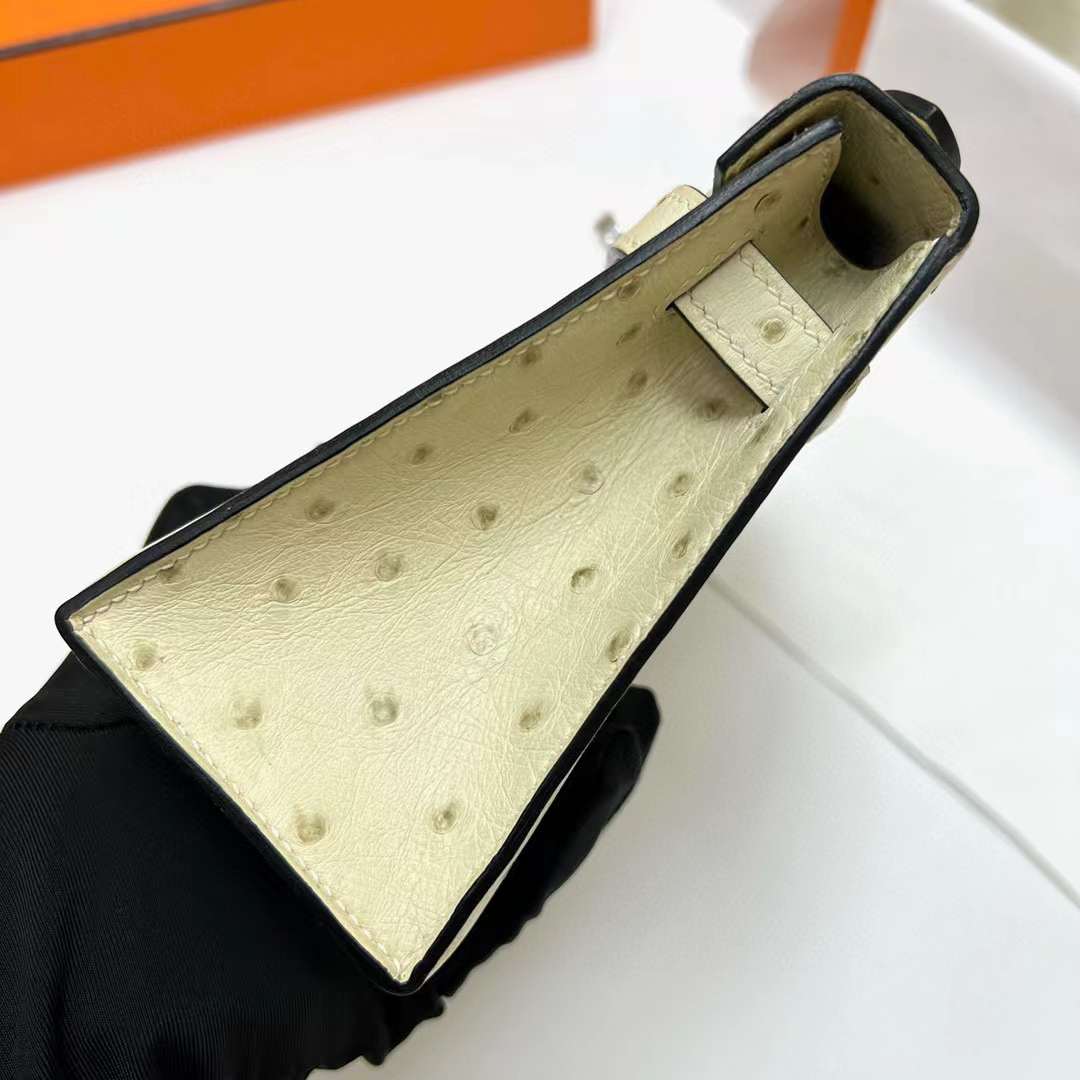 Hermès（爱马仕）Mini Kelly Pochette Ostrich 鸵鸟皮 3C 羊毛白 银扣 22cm 全手工蜡线缝制 Phw