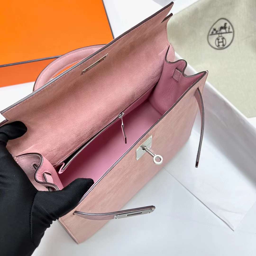 Hermès（爱马仕）Kelly 凯莉包 Suede 进口麂皮 干玫瑰粉 银扣 28cm 全手工蜡线缝制 Phw