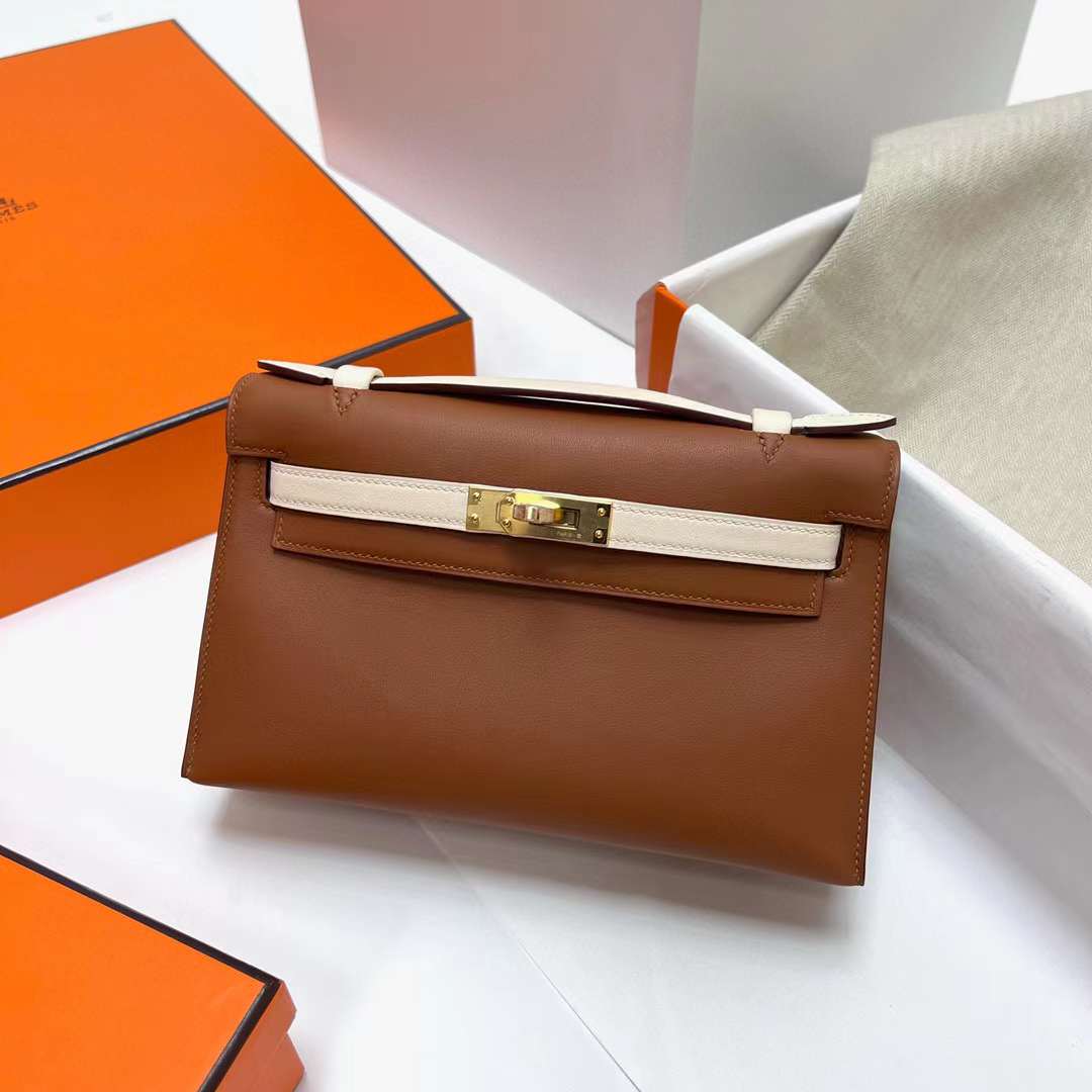 Hermès（爱马仕）Mini Kelly Pochette Swift Ck37 金棕色 拼 i2 奶油白 金扣 22cm 全手工蜡线缝制 Ghw