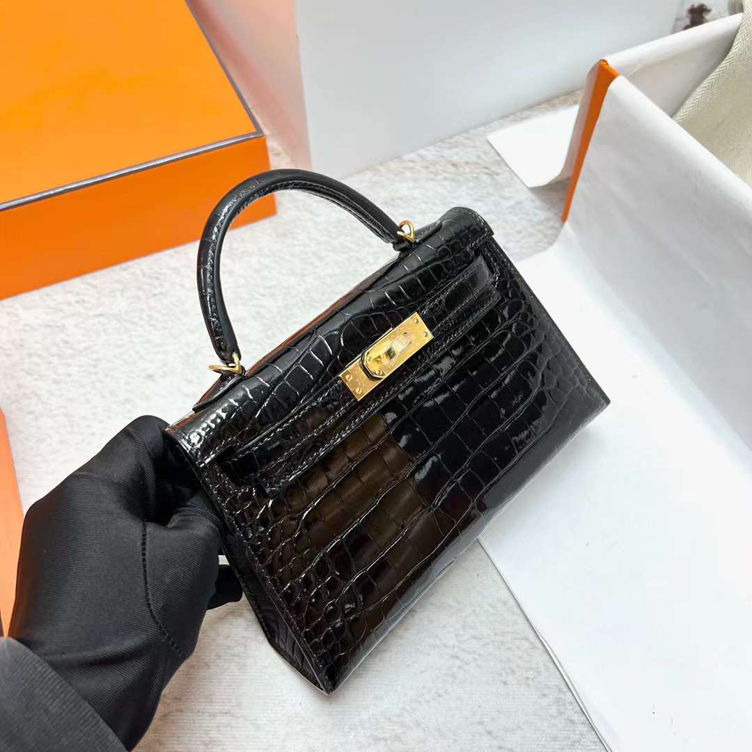 Hermès（爱马仕）Mini Kelly 迷你凯莉 亮面美洲鳄鱼 Shiny Alligator Crocodile Ck89 黑色 金扣 19cm 全手工蜡线缝制 Ghw