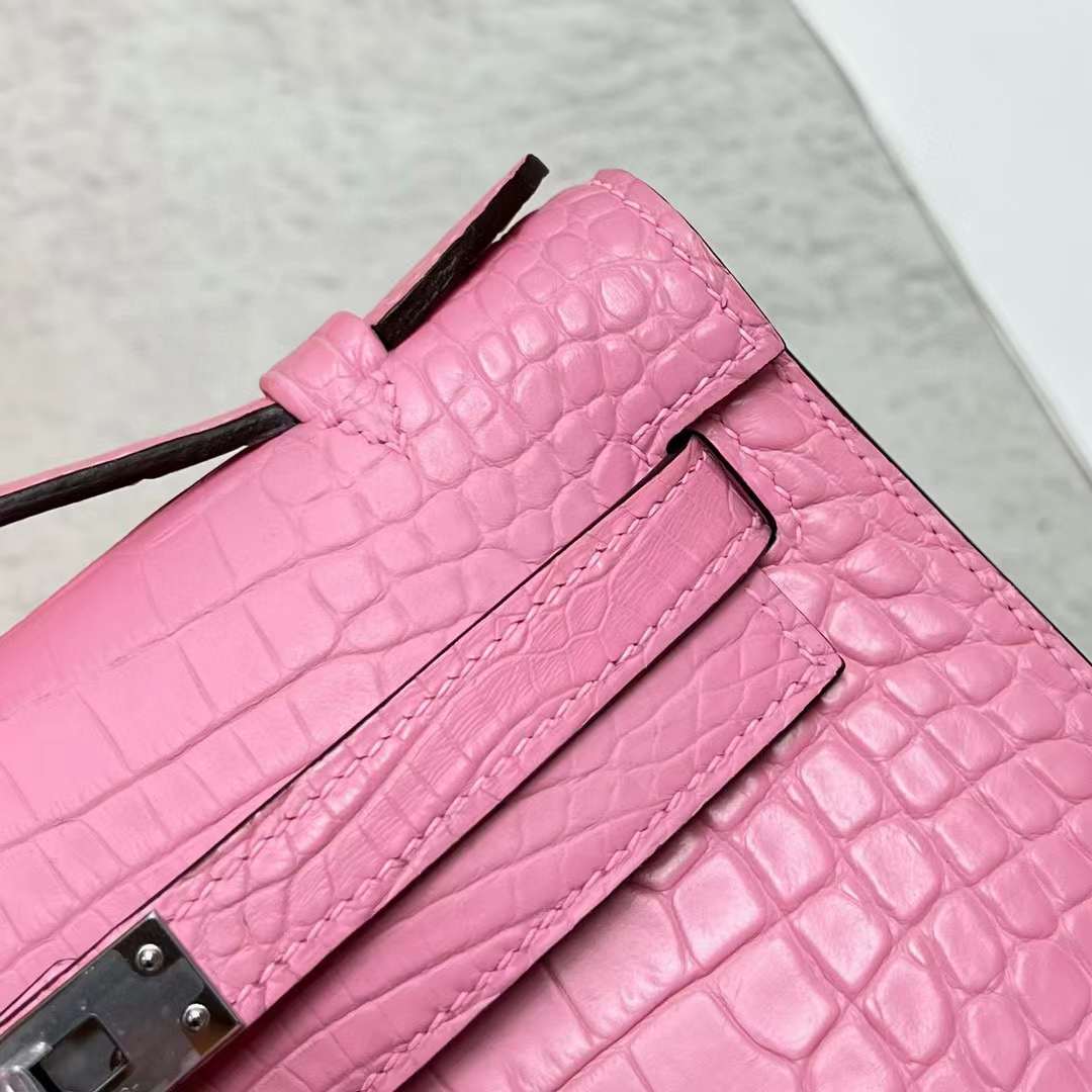 Hermès（爱马仕）Mini Kelly Pochette 雾面美洲鳄鱼皮 5P 樱花粉 银扣 22cm 全手工蜡线缝制 Phw