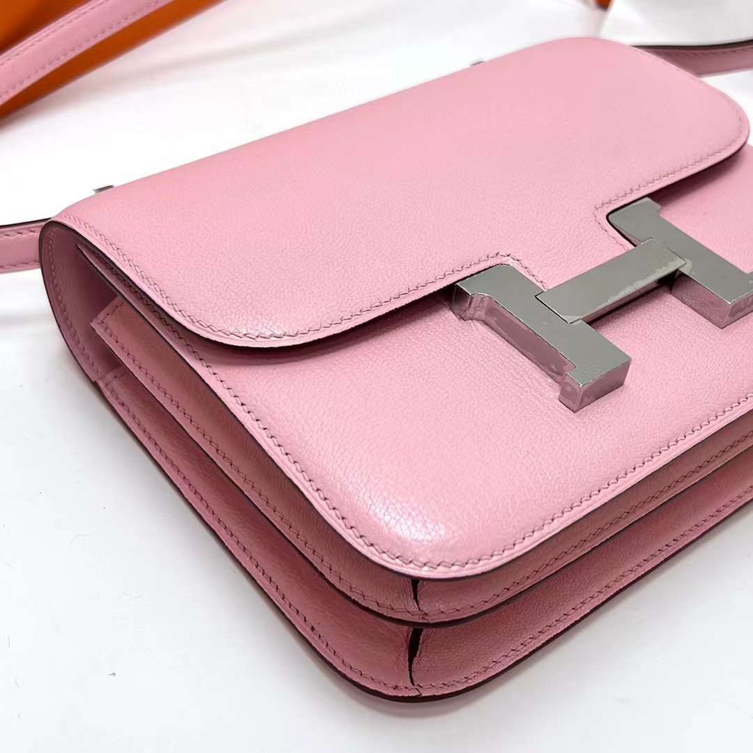 Hermès（爱马仕）Constance 空姐包 Chevre 进口山羊皮 3Q 新粉色 银扣 19cm 全手工蜡线缝制 Phw