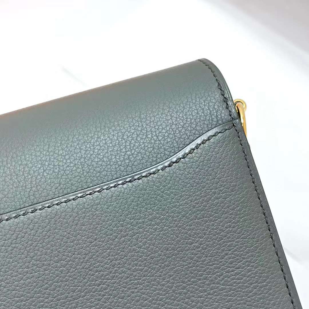 Hermès（爱马仕）Roulis 猪鼻子 Evercolor Cc63 杏绿色 金扣 18cm 全手工蜡线缝制 Ghw