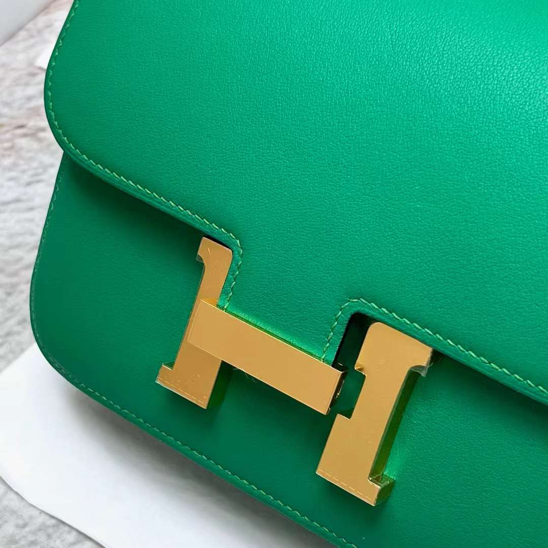 Hermès（爱马仕）Constance 康斯坦斯 Swift 6W 薄荷绿 金扣 19cm 全手工蜡线缝制 Ghw