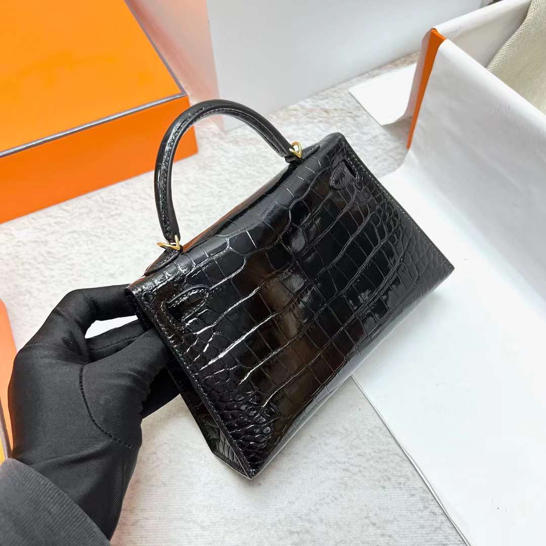 Hermès（爱马仕）Mini Kelly 迷你凯莉 亮面美洲鳄鱼 Shiny Alligator Crocodile Ck89 黑色 金扣 19cm 全手工蜡线缝制 Ghw