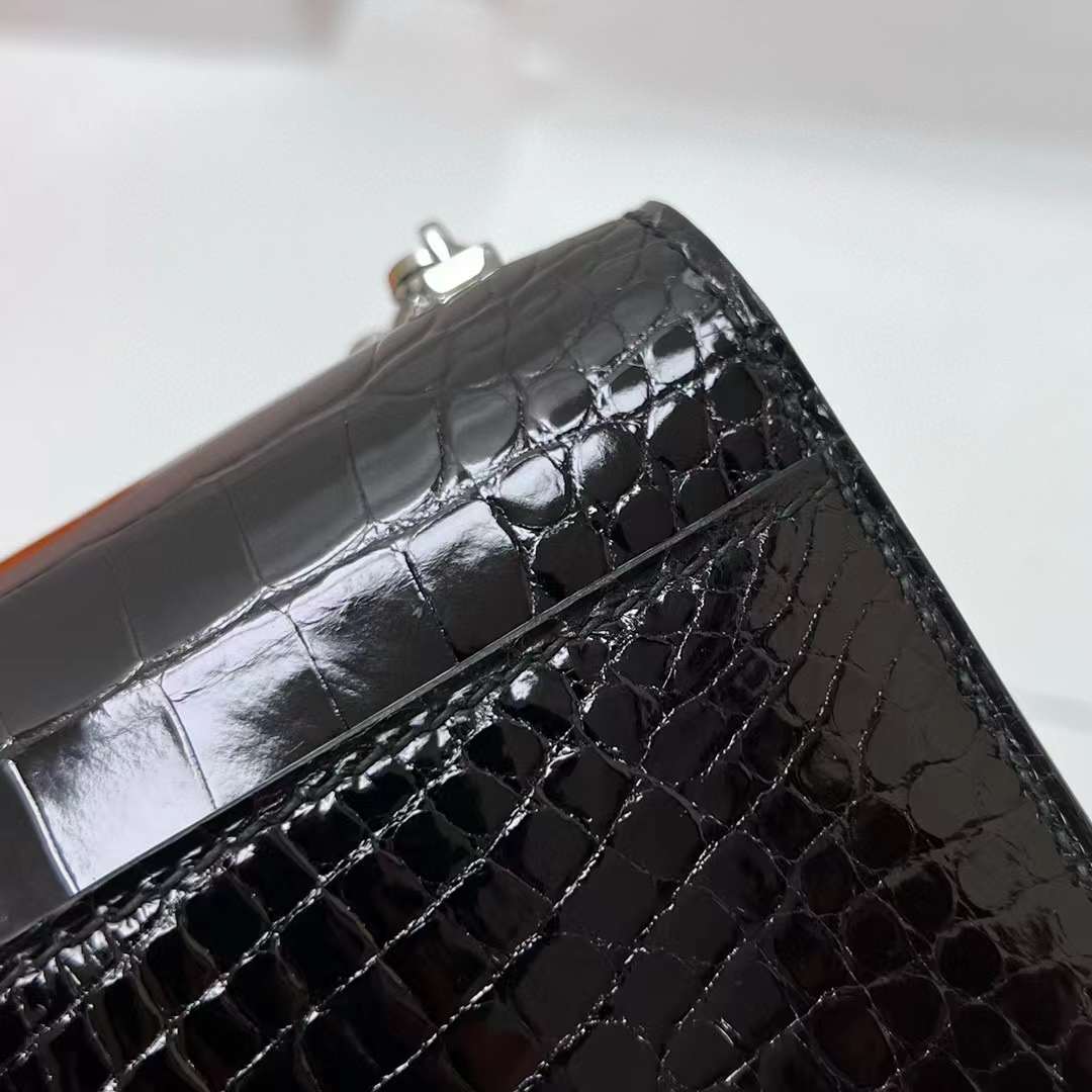 Hermès（爱马仕）Verrou 机枪包 亮面美洲鳄鱼 Ck89 黑色 银扣 17.5cm 全手工蜡线缝制 Phw