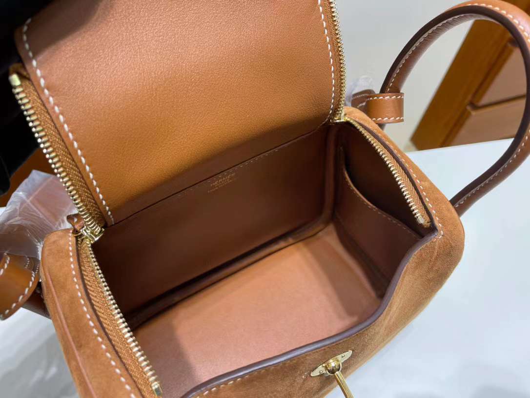 Hermès（爱马仕）Mini Lindy 迷你琳迪包 Suede 拼 Swift Ck37 金棕色 金扣 19cm 全手工蜡线缝制 Ghw