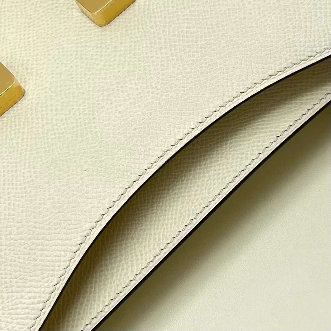 Hermès（爱马仕）Constance 空姐包 Epsom I2 奶油白 金扣 19cm 全手工蜡线缝制 Ghw