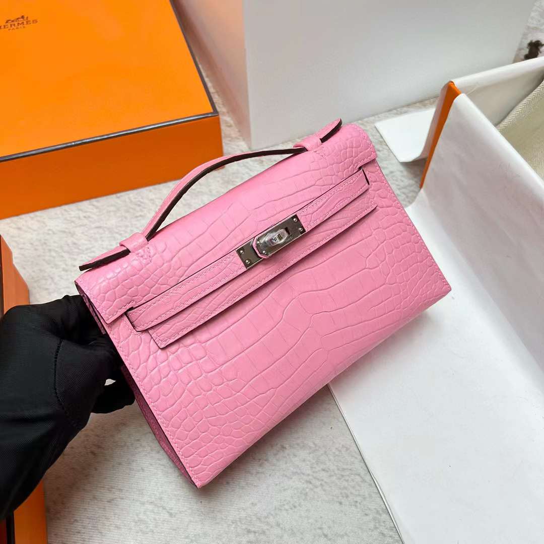 Hermès（爱马仕）Mini Kelly Pochette 雾面美洲鳄鱼皮 5P 樱花粉 银扣 22cm 全手工蜡线缝制 Phw