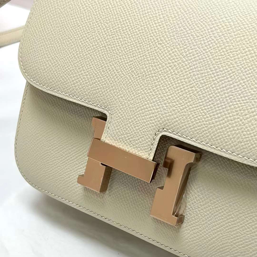 Hermès（爱马仕）Constance 空姐包 Epsom Ck10 奶昔白 玫瑰金扣 19cm 全手工蜡线缝制 Rghw