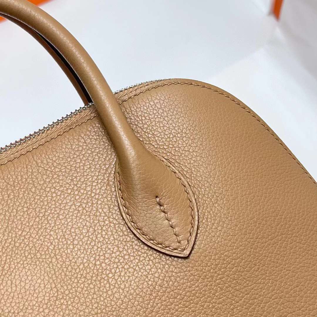 Hermès（爱马仕）Bolide 保龄球包 Evercolor 0M 奶茶色 内拼 X9 锦葵紫 银扣 25cm 全手工蜡线缝制 Phw