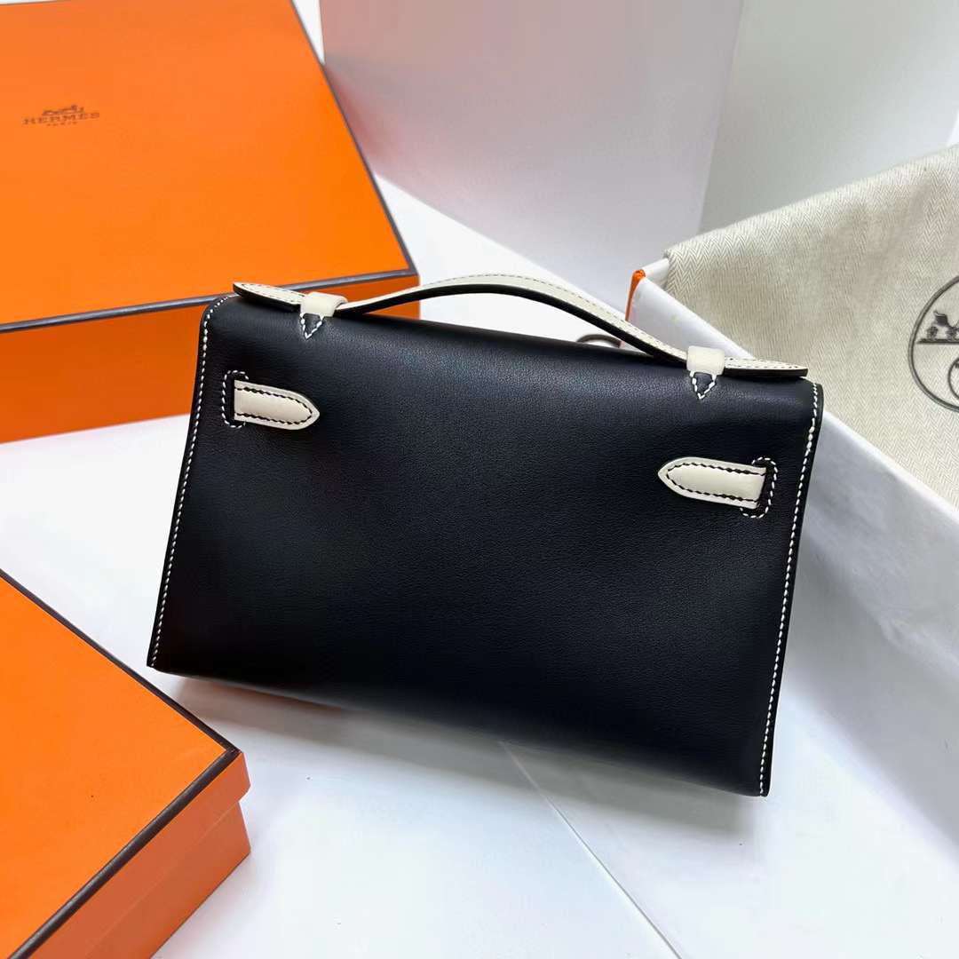 Hermès（爱马仕）Mini Kelly Pochette Swift Ck89 黑色 拼 Ck10 奶昔白 银扣 22cm 全手工蜡线缝制 Phw