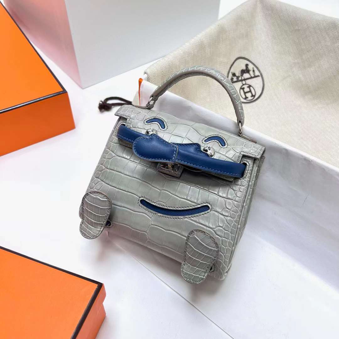 Hermès（爱马仕）Kelly doll 雾面美洲鳄鱼 Matte Alligator Crocodile 拼 Swift Ck80 珍珠灰 拼 深邃蓝 银扣 16cm Phw