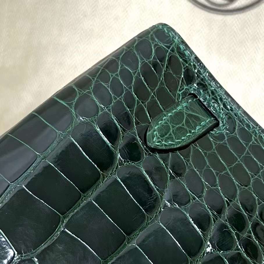 Hermès（爱马仕）Kelly to go 亮面美洲鳄鱼 shiny alligator crocodile Ck67 祖母绿 金扣 20cm 全手工蜡线缝制 Ghw