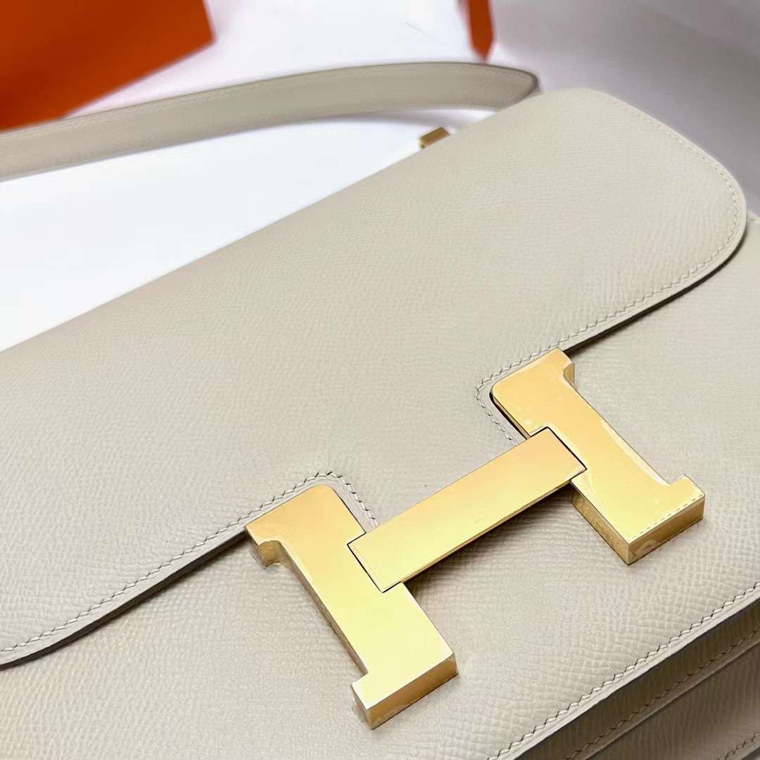 Hermès（爱马仕）Constance 空姐包 Epsom Ck10 奶昔白 金扣 24cm 全手工蜡线缝制 Ghw