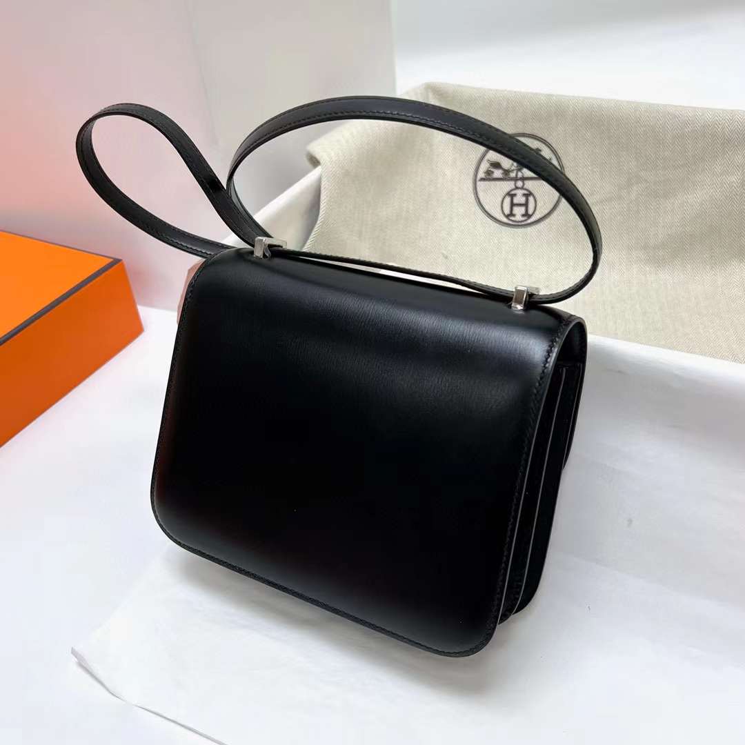 Hermès（爱马仕）Constance 空姐包 Box皮 Ck89 黑色 拼 自然色 蜥蜴扣 19cm 全手工蜡线缝制 Phw