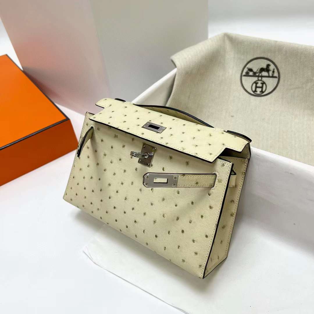 Hermès（爱马仕）Mini Kelly Pochette Ostrich 鸵鸟皮 3C 羊毛白 银扣 22cm 全手工蜡线缝制 Phw